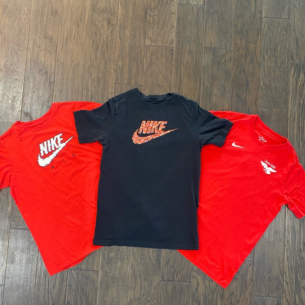 LOT OF 3 - Nike Youth T Shirt Size YXL.